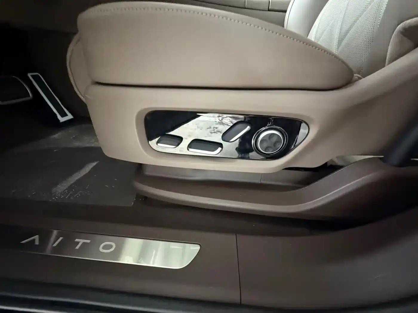 Wenjie M9 2025 Extended Range Max Edition 52kWh 6-Seat Version (896-line LiDAR) — миниатюра 17