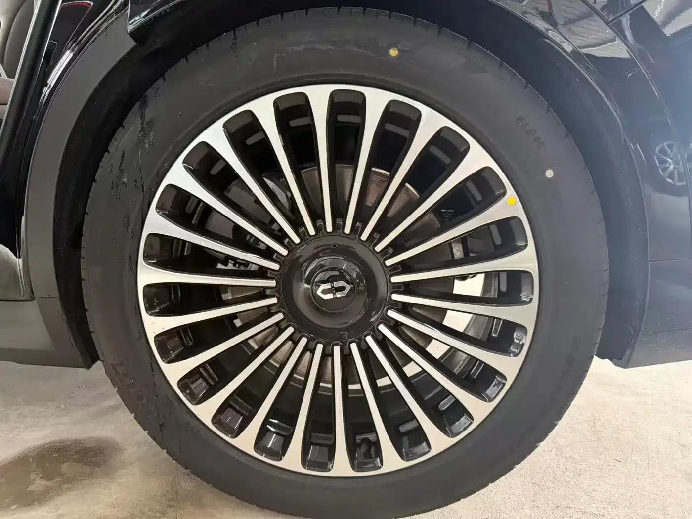 Wenjie M9 2025 Extended Range Max Edition 52kWh 6-Seat Version (896-line LiDAR) — миниатюра 31