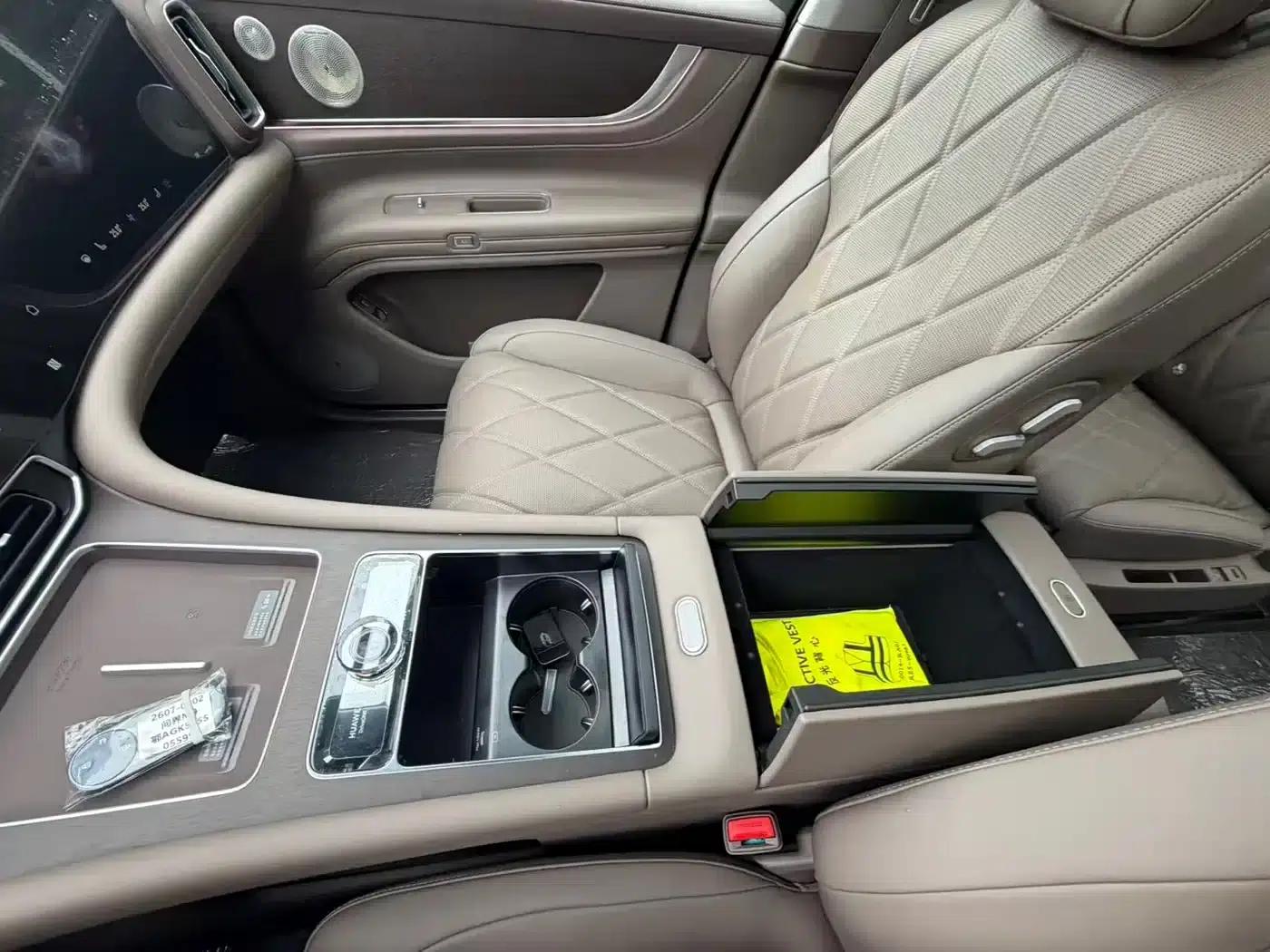 Wenjie M9 2025 Extended Range Max Edition 52kWh 6-Seat Version (896-line LiDAR) — миниатюра 33