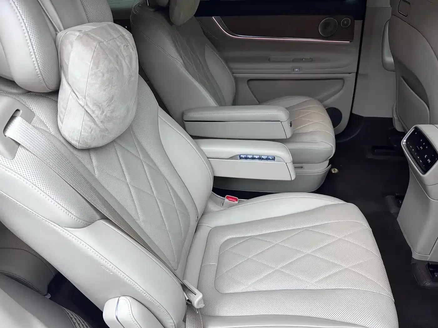 Wenjie M9 2024 Range Extended Ultra Edition 52kWh 6-Seater — миниатюра 9