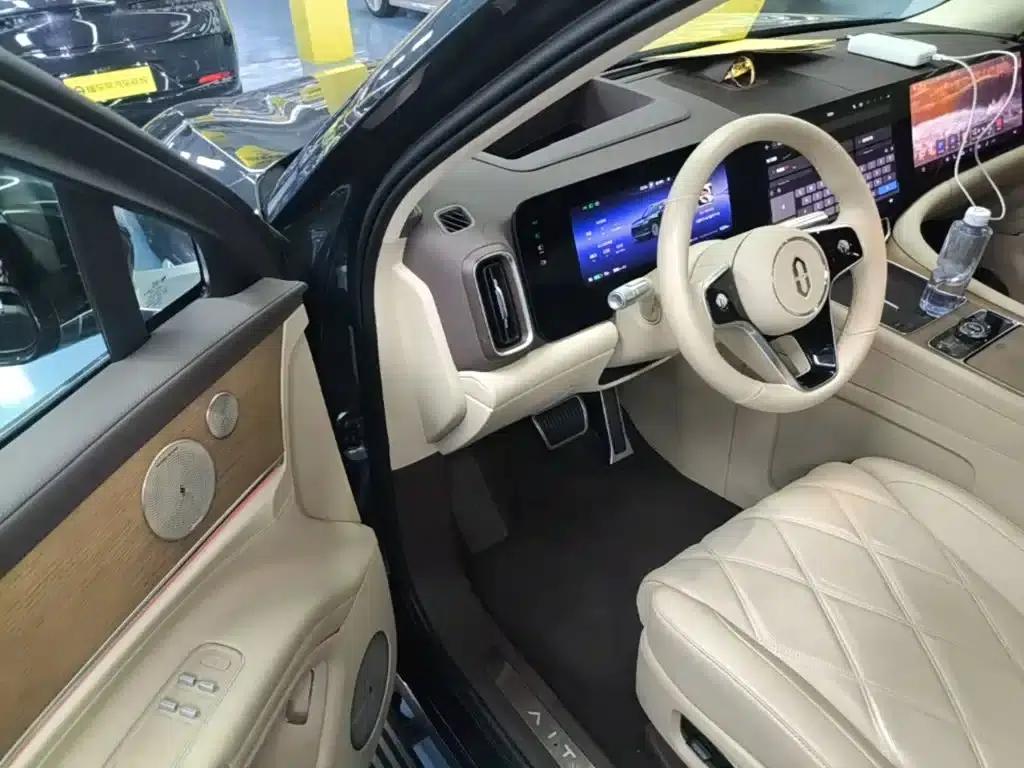 Wenjie M9 2025 Pure Electric Ultra Edition 100kWh 6-Seat Version (192-line LiDAR) — миниатюра 16