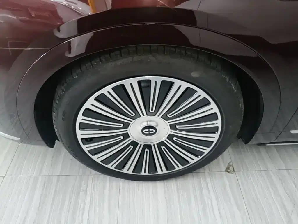 Wenjie M9 2025 Extended Range Max Edition 52kWh 6-Seat Version (192-line LiDAR) — миниатюра 25
