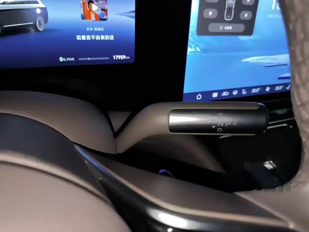 Wenjie M9 2025 Ultra Extended Range Edition 52kWh 6-Seat Version (192-line LiDAR) — миниатюра 14