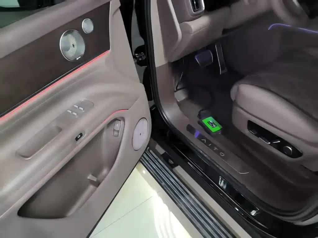Wenjie M9 2025 Ultra Extended Range Edition 52kWh 6-Seat Version (192-line LiDAR) — миниатюра 16