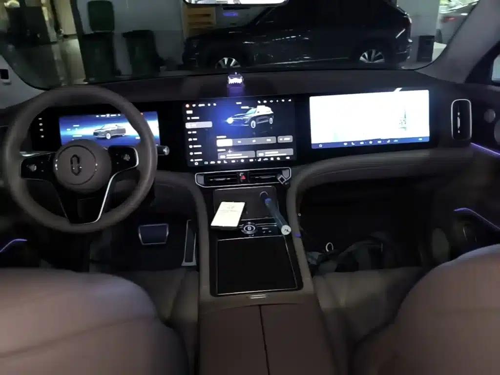 Wenjie M9 2025 Ultra Extended Range Edition 52kWh 6-Seat Version (192-line LiDAR) — миниатюра 10
