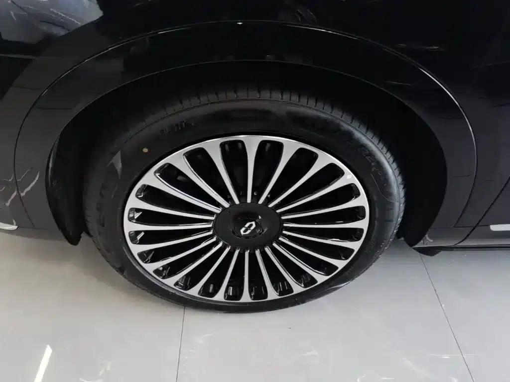Wenjie M9 2025 Ultra Extended Range Edition 52kWh 6-Seat Version (192-line LiDAR) — миниатюра 23