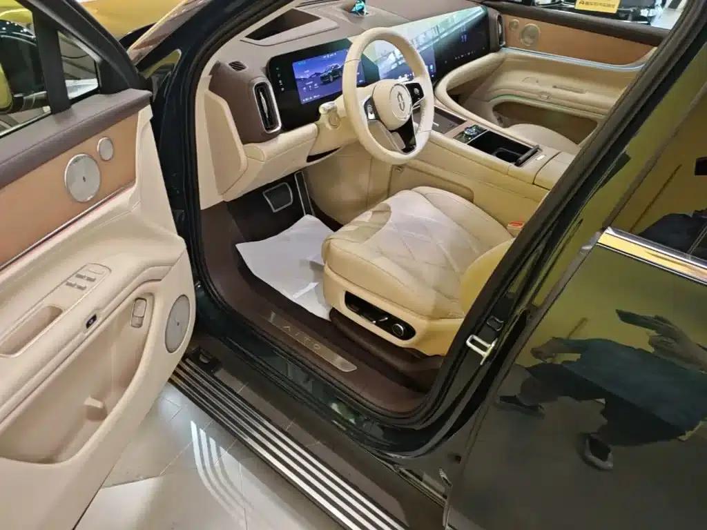 Wenjie M9 2025 Pure Electric Ultra Edition 100kWh 6-Seat Version (192-line LiDAR) — миниатюра 16
