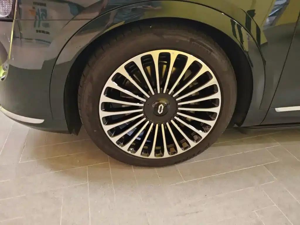 Wenjie M9 2025 Pure Electric Ultra Edition 100kWh 6-Seat Version (192-line LiDAR) — миниатюра 23