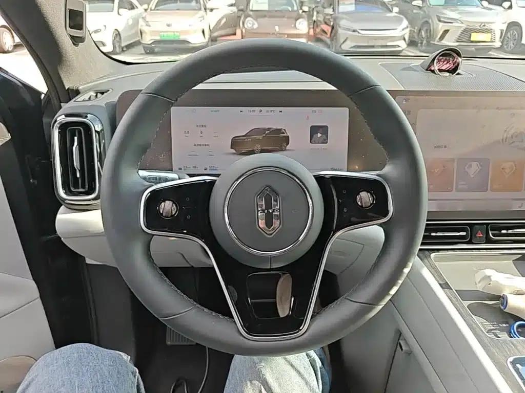 Wenjie M9 2025 Extended Range Max Edition 52kWh 6-Seat Version (192-line LiDAR) — миниатюра 11