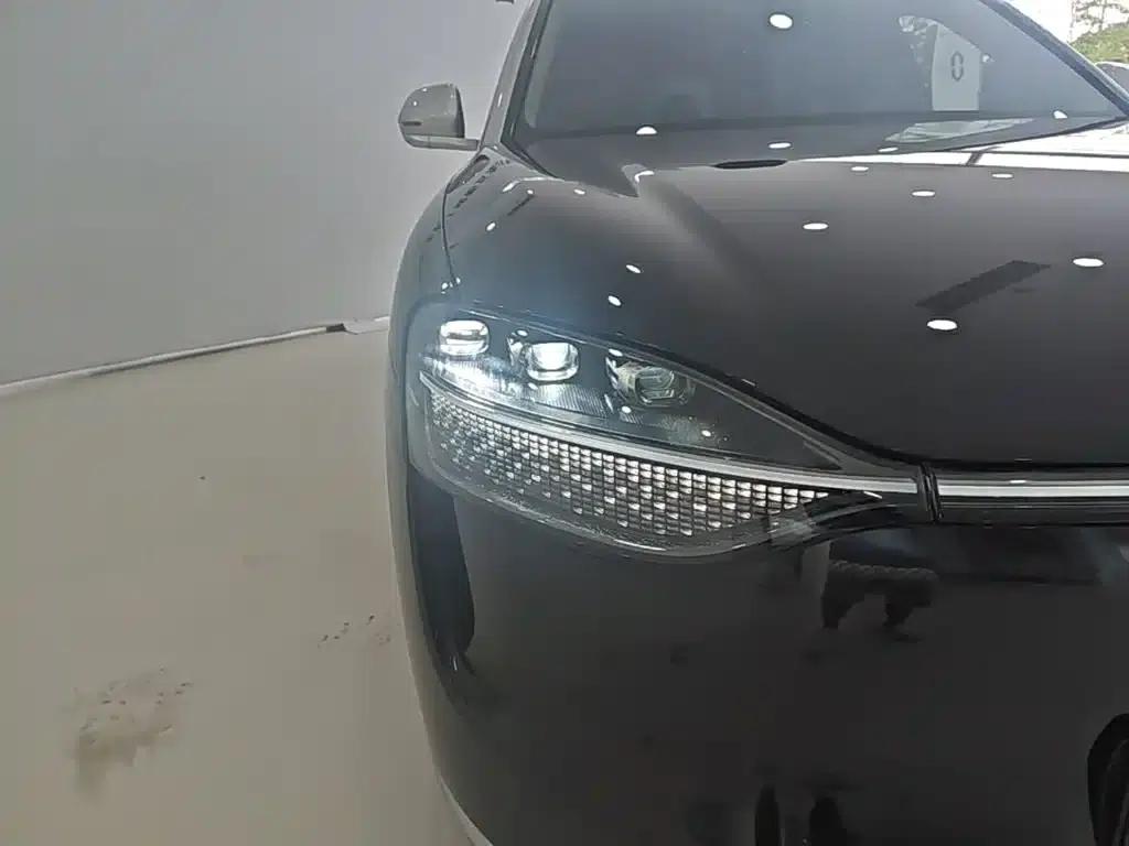 Wenjie M9 2025 Ultra Extended Range Edition (52kWh, 6-seater, 192-line LiDAR) — миниатюра 13