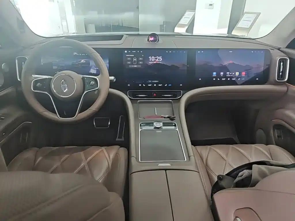 Wenjie M9 2025 Ultra Extended Range Edition (52kWh, 6-seater, 192-line LiDAR) — миниатюра 16