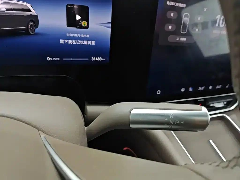 Wenjie M9 2025 Ultra Extended Range Edition (52kWh, 6-seater, 192-line LiDAR) — миниатюра 21