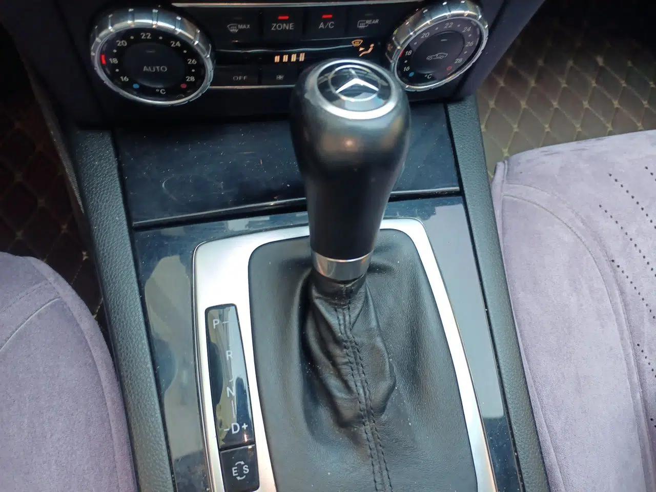 Mercedes-Benz C-Class 2011 C 180K Classic model — миниатюра 14