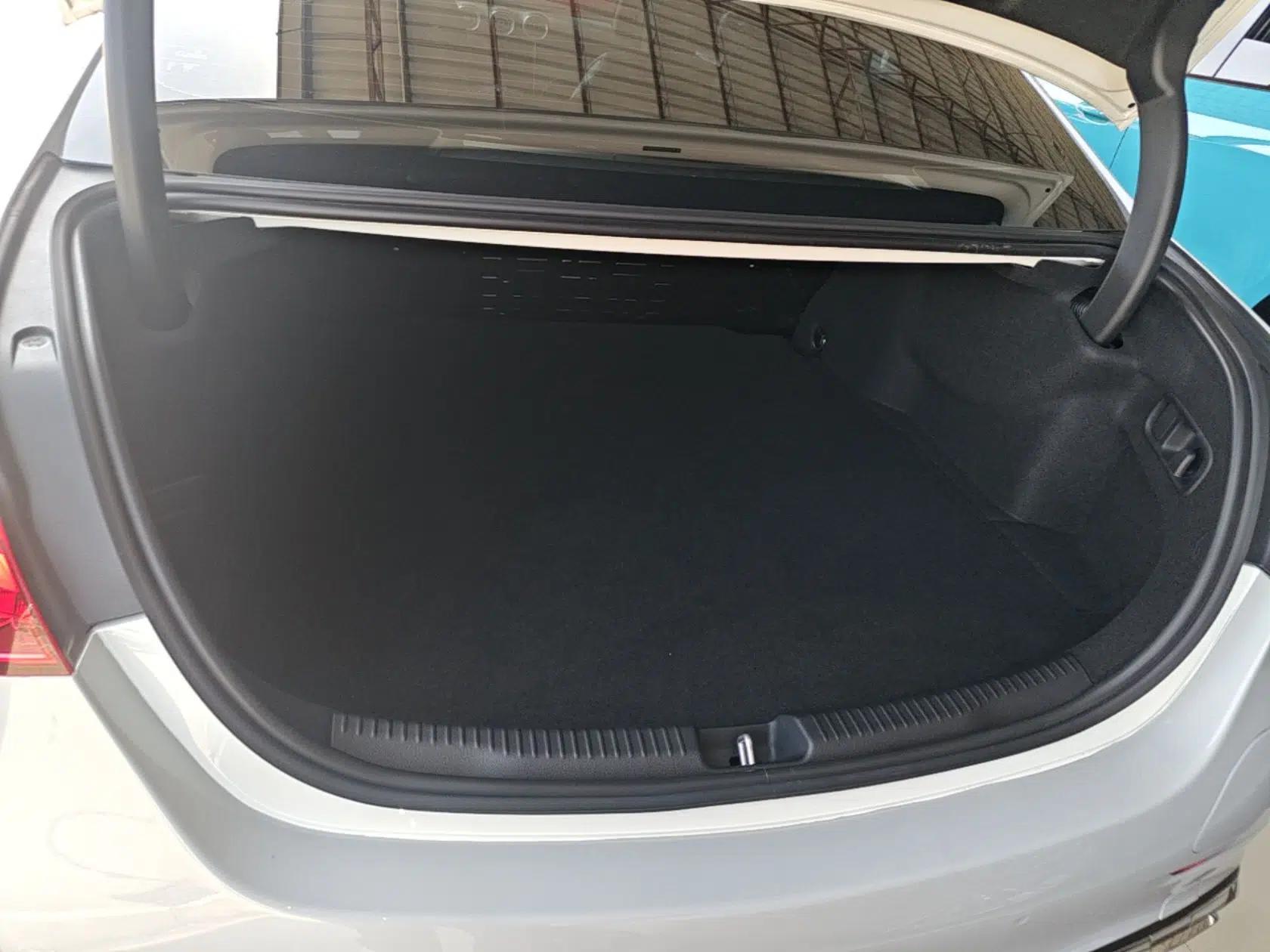 Mercedes-Benz C-Class New Energy 2024 Revised Version C 350 eL — миниатюра 22