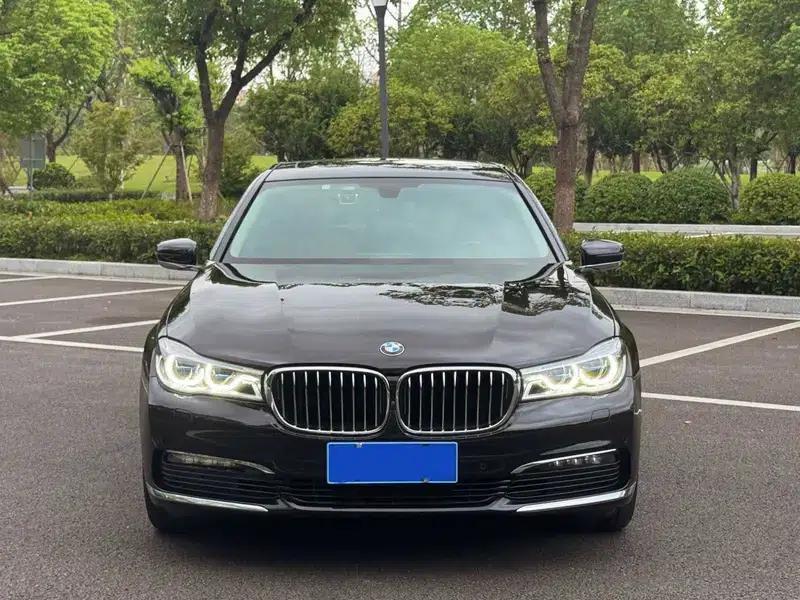 2017 BMW 7 Series PHEV 740Le xDrive — миниатюра 2