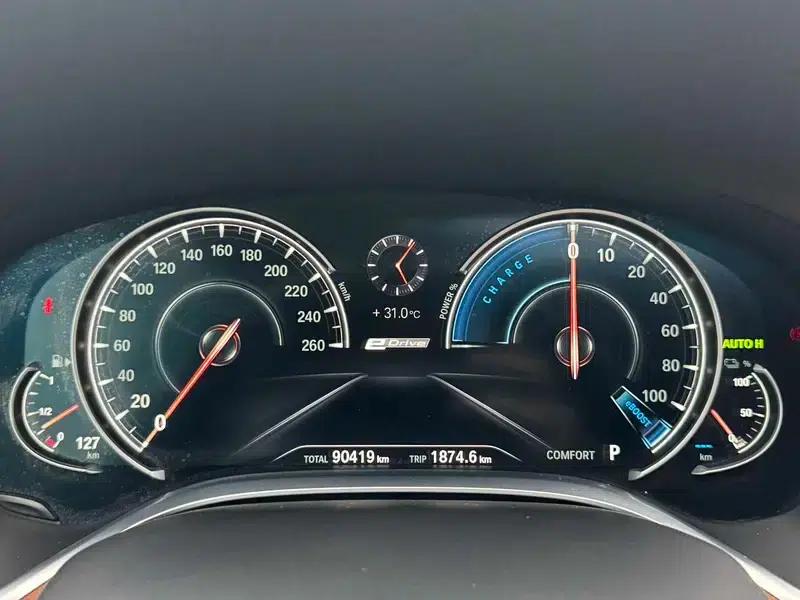2017 BMW 7 Series PHEV 740Le xDrive — миниатюра 11