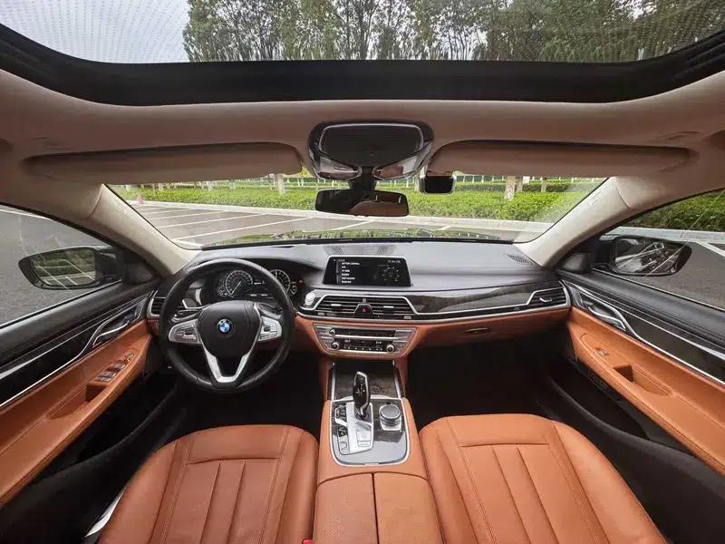 2017 BMW 7 Series PHEV 740Le xDrive — миниатюра 13