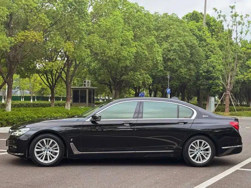 2017 BMW 7 Series PHEV 740Le xDrive — миниатюра 3
