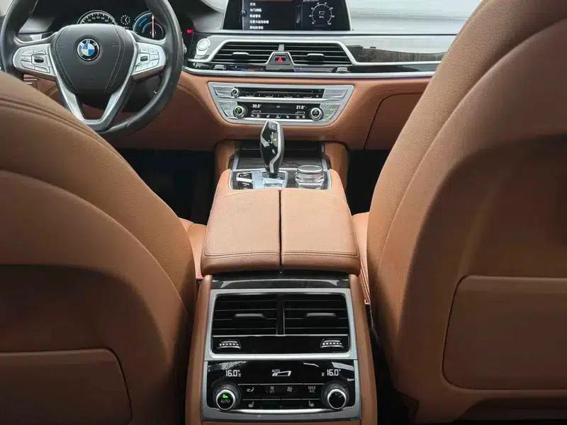 2017 BMW 7 Series PHEV 740Le xDrive — миниатюра 8