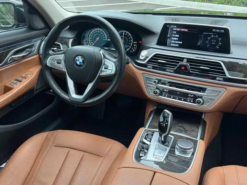 2017 BMW 7 Series PHEV 740Le xDrive — миниатюра 10