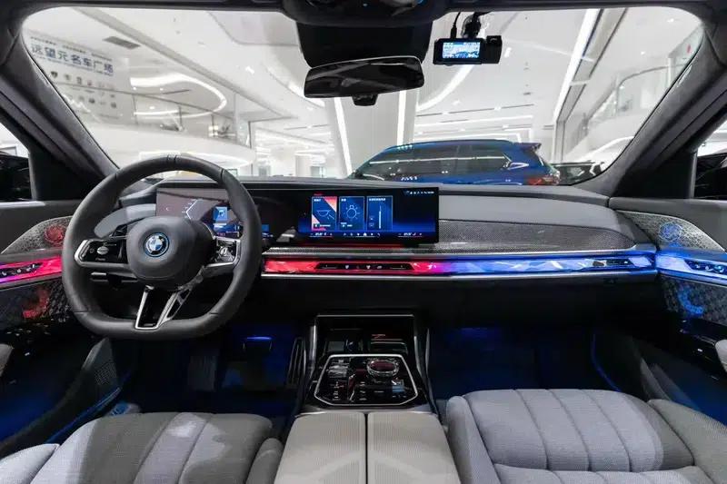 BMW 7 Series PHEV 2023 M760Le xDrive — миниатюра 7
