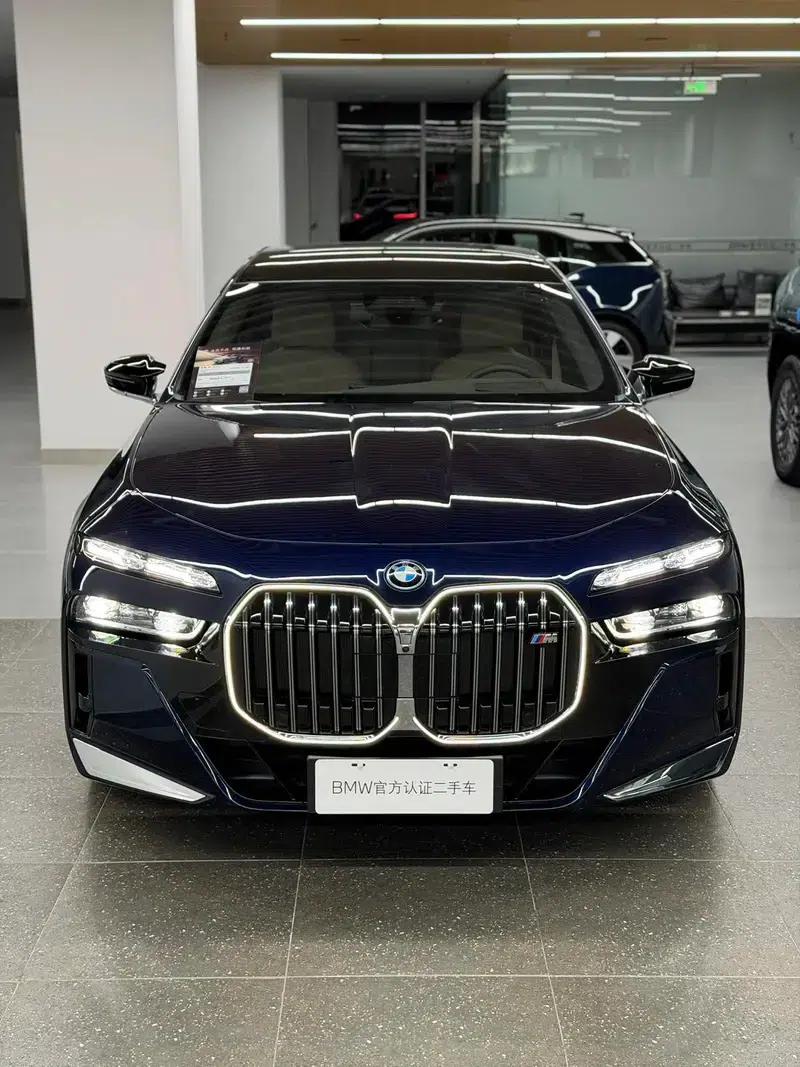 BMW 7 Series PHEV 2023 M760Le xDrive — миниатюра 2