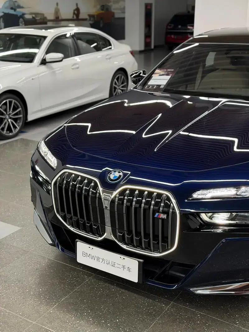 BMW 7 Series PHEV 2023 M760Le xDrive — миниатюра 11