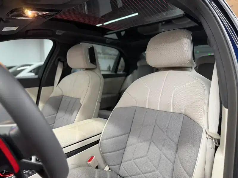 BMW 7 Series PHEV 2023 M760Le xDrive — миниатюра 12