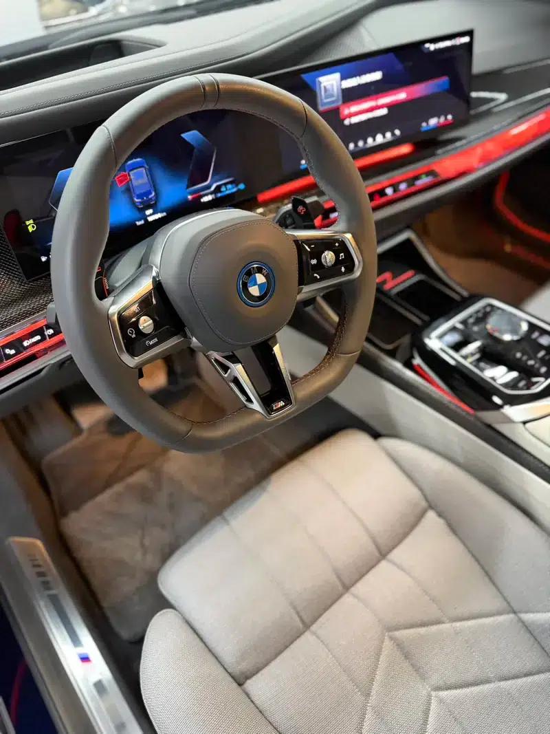 BMW 7 Series PHEV 2023 M760Le xDrive — миниатюра 9