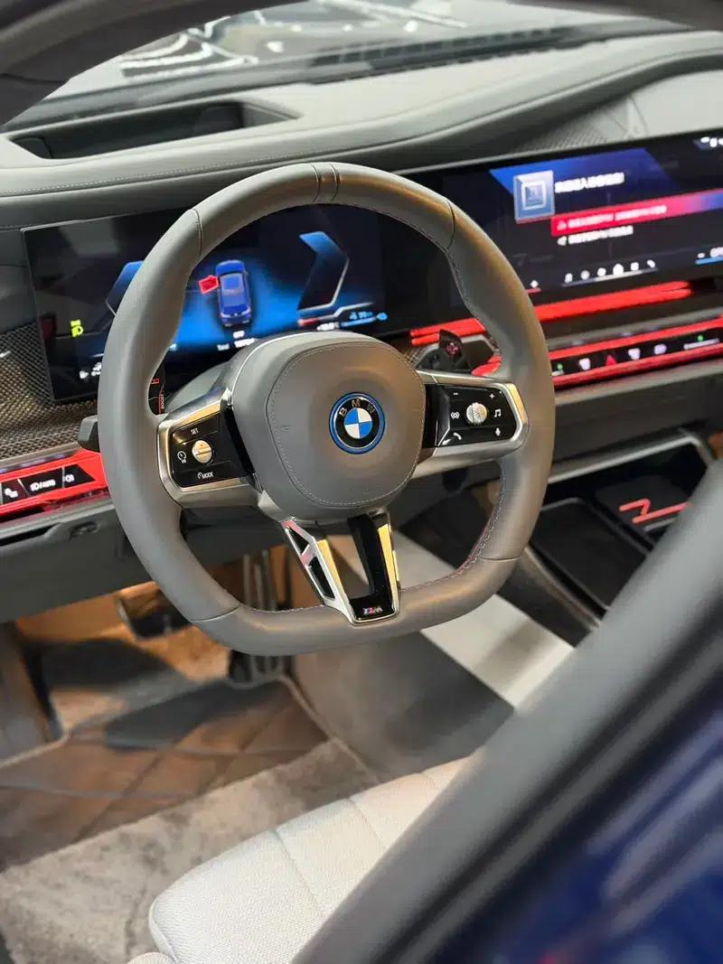 BMW 7 Series PHEV 2023 M760Le xDrive — миниатюра 10