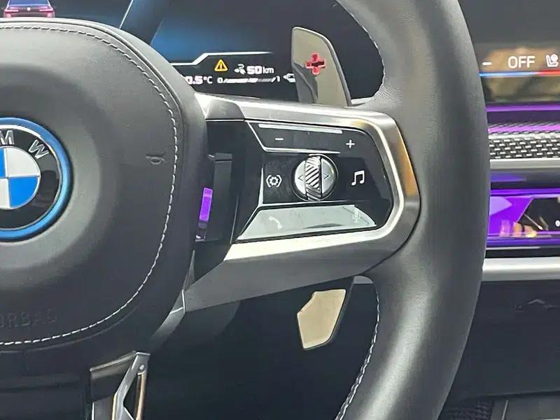 BMW 7 Series PHEV 2023 M760Le xDrive — миниатюра 10