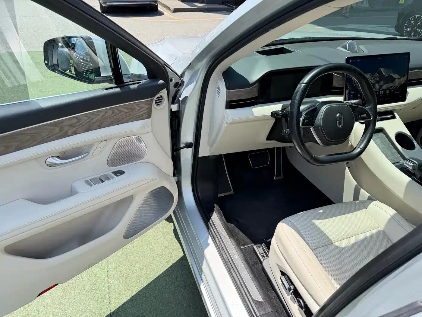 Wenjie M5 2022 Extended Range AWD Performance Edition — миниатюра 4