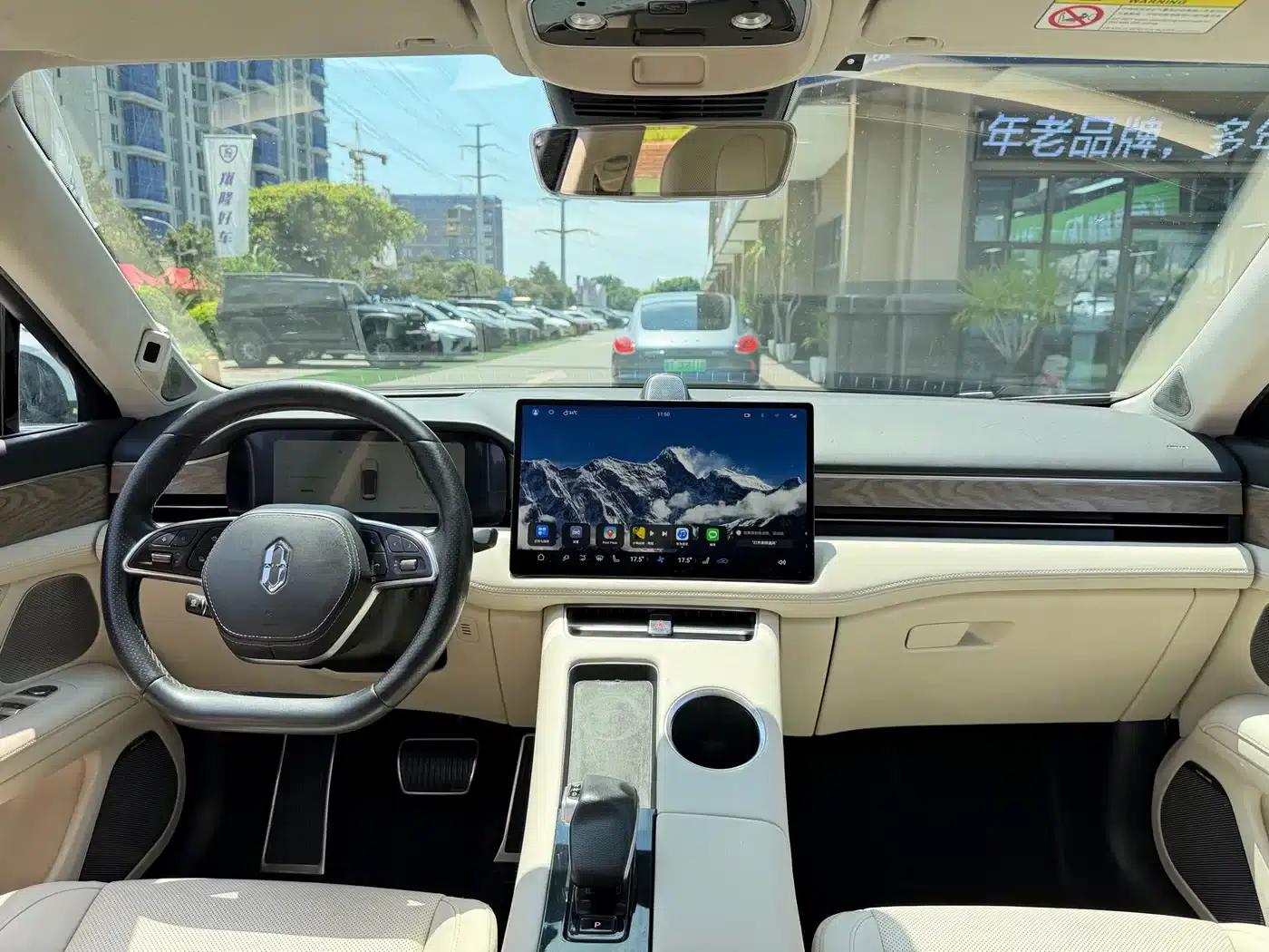 Wenjie M5 2022 Extended Range AWD Performance Edition — миниатюра 6