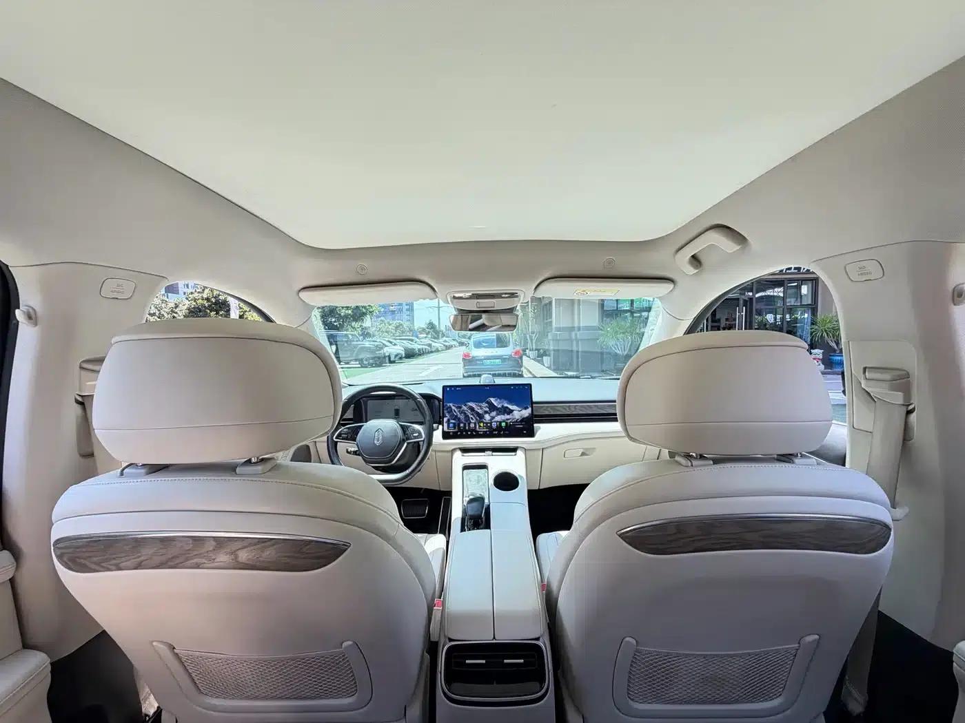 Wenjie M5 2022 Extended Range AWD Performance Edition — миниатюра 8