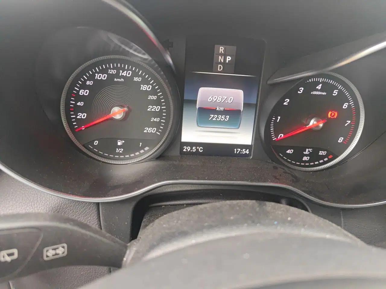 Mercedes-Benz GLC 2018 Facelift GLC 260 4MATIC Luxury Edition — миниатюра 12
