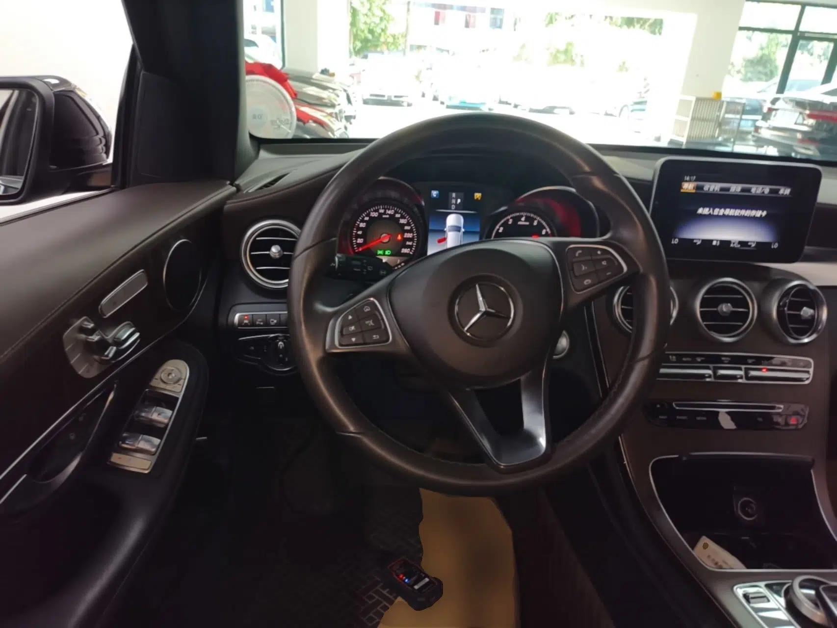Mercedes-Benz GLC 2018 GLC 300 4MATIC Sport Edition — миниатюра 13