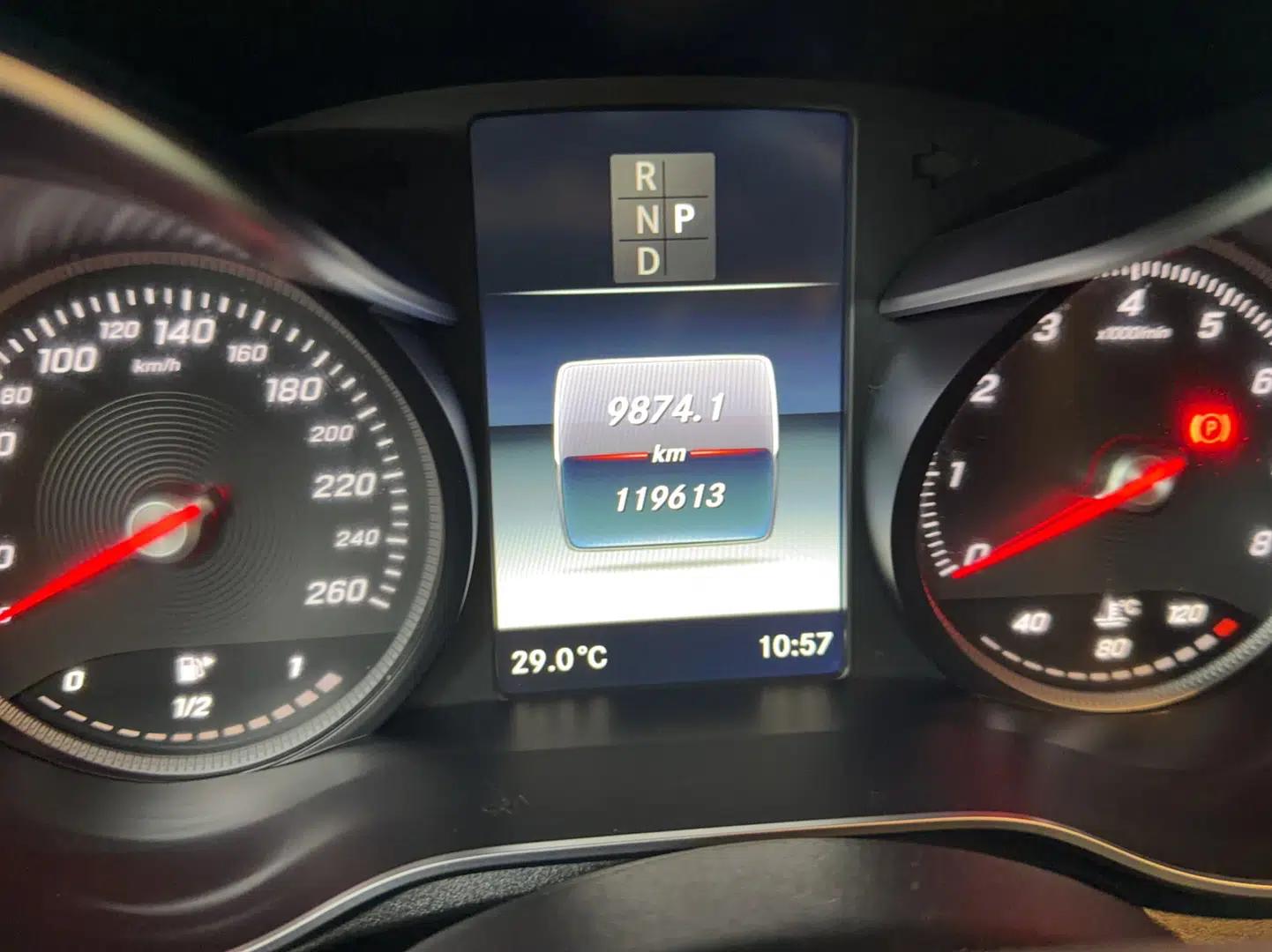 Mercedes-Benz GLC 2019 Facelift GLC 260 L 4MATIC Luxury Model — миниатюра 13