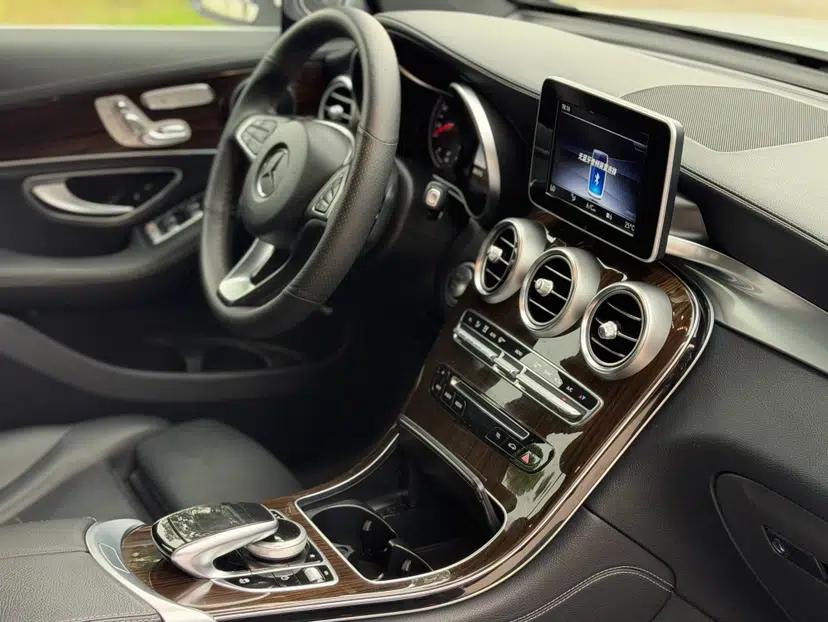Mercedes-Benz GLC 2019 Facelift GLC 260 L 4MATIC Luxury Model — миниатюра 16