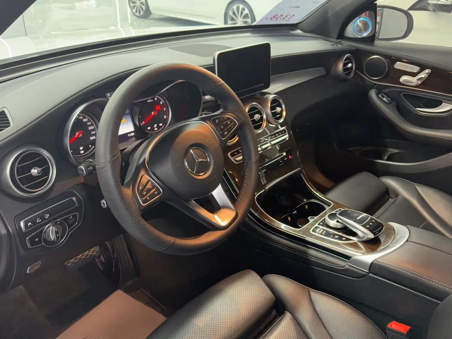 Mercedes-Benz GLC 2019 Facelift GLC 260 L 4MATIC Luxury Model — миниатюра 18