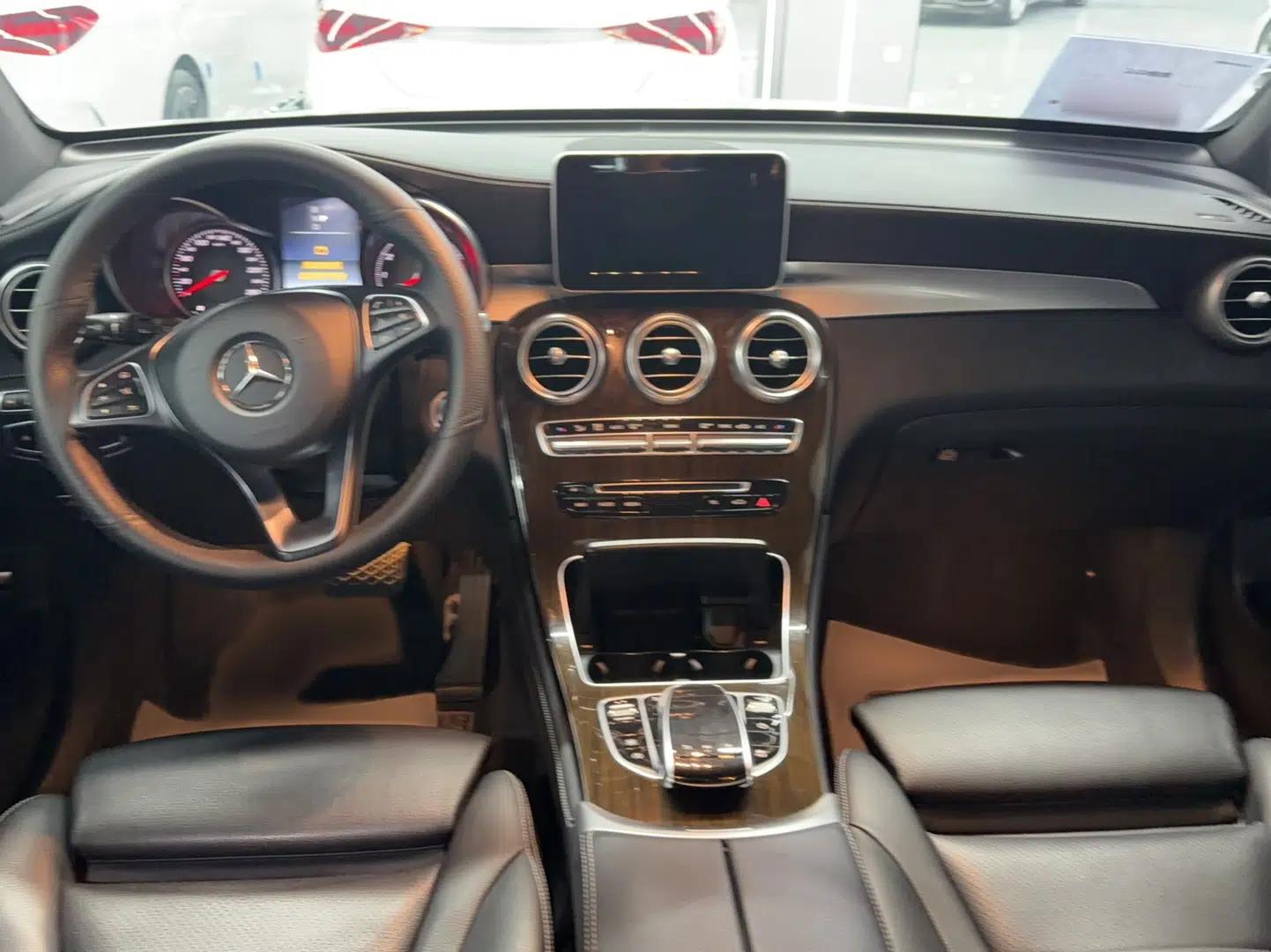 Mercedes-Benz GLC 2019 Facelift GLC 260 L 4MATIC Luxury Model — миниатюра 20