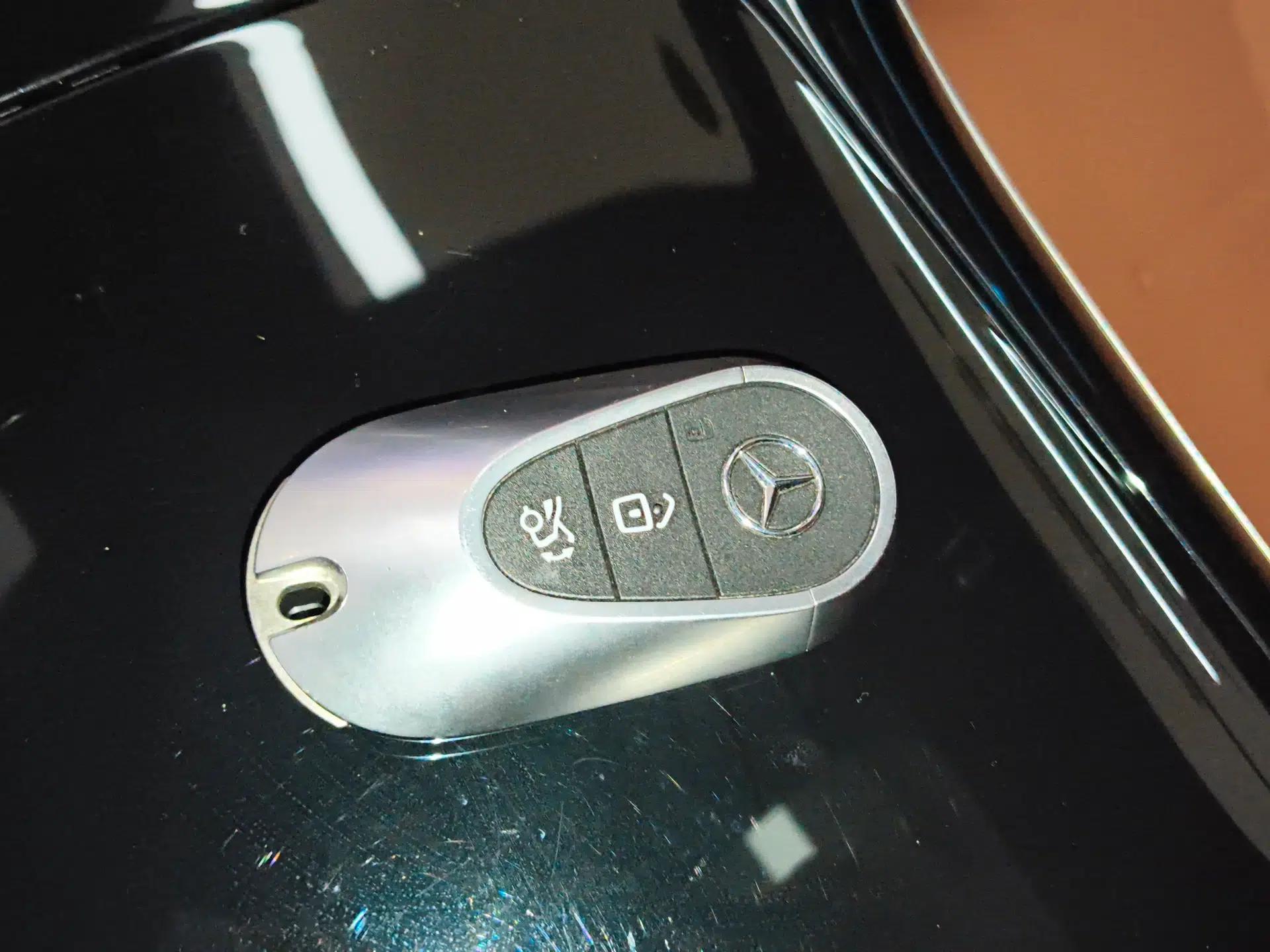 Mercedes-Benz GLC New Energy 2025 350 e L 4MATIC Collector's Edition — миниатюра 28
