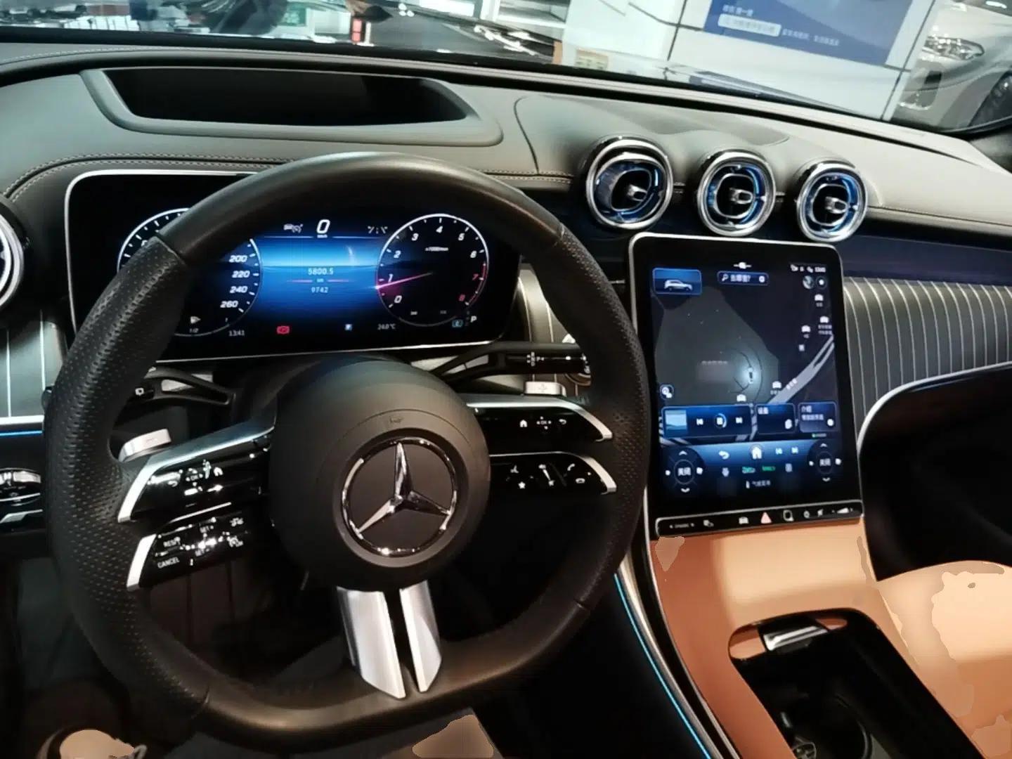 Mercedes-Benz GLC 2023 Refreshed GLC 300 L 4MATIC Luxury Version 7 Seats — миниатюра 12