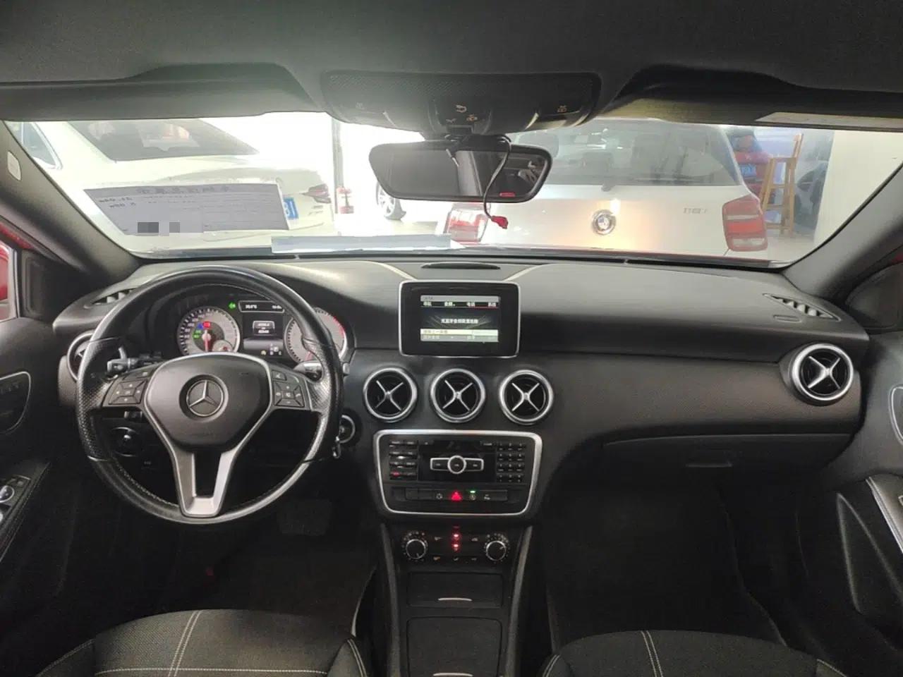 Mercedes-Benz A-Class 2015 A 200 Fashion Model — миниатюра 12