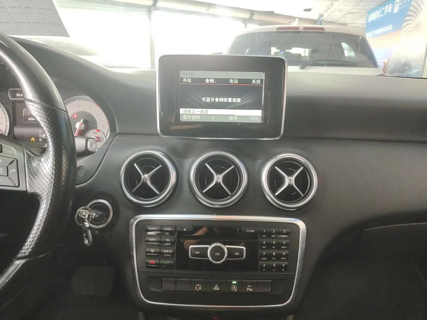 Mercedes-Benz A-Class 2015 A 200 Fashion Model — миниатюра 15
