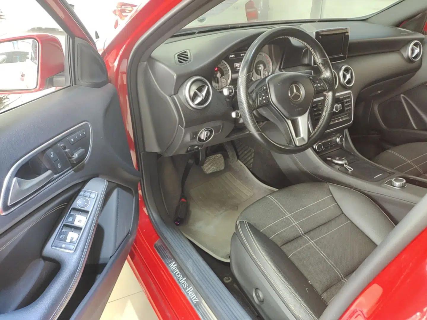 Mercedes-Benz A-Class 2015 A 200 Fashion Model — миниатюра 18