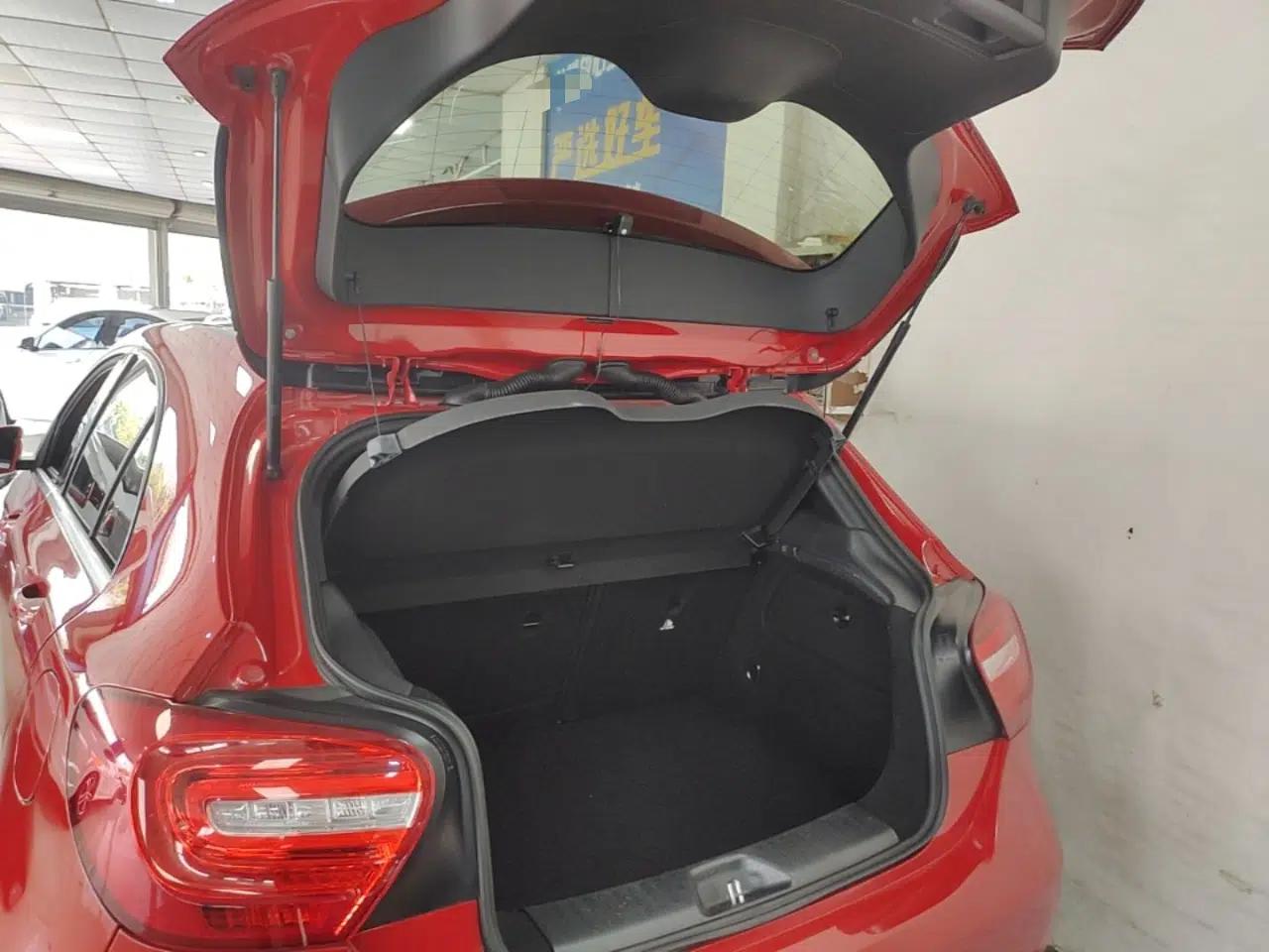 Mercedes-Benz A-Class 2015 A 200 Fashion Model — миниатюра 22