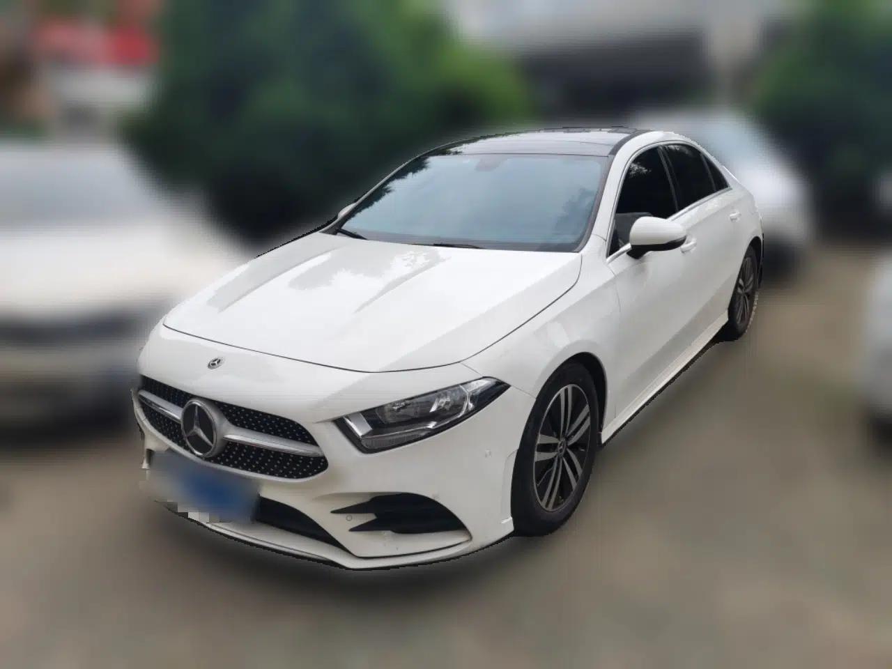 Mercedes-Benz A-Class 2019 Restyled A 180 L Sport Sedan — миниатюра 1