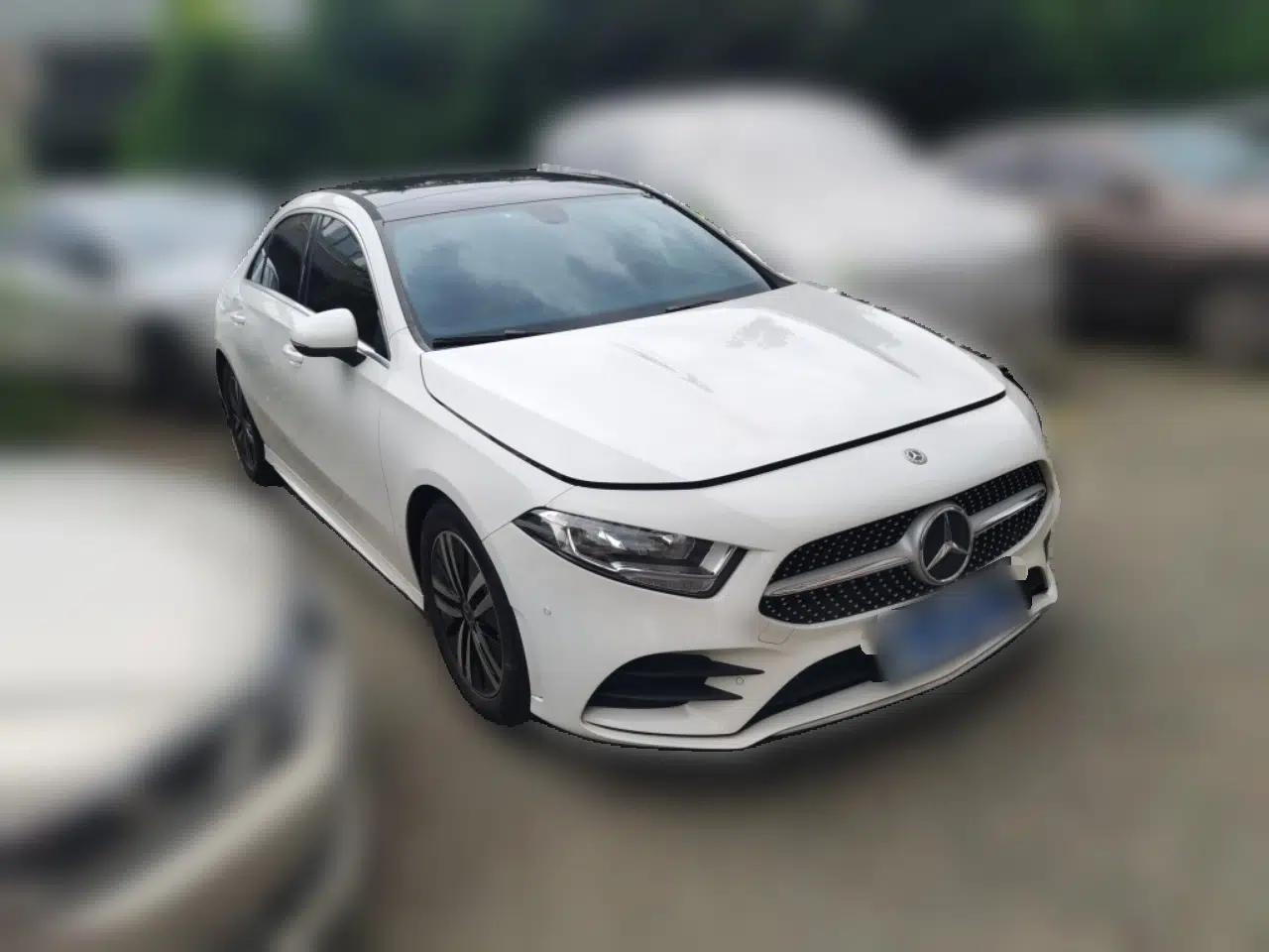 Mercedes-Benz A-Class 2019 Restyled A 180 L Sport Sedan — миниатюра 3