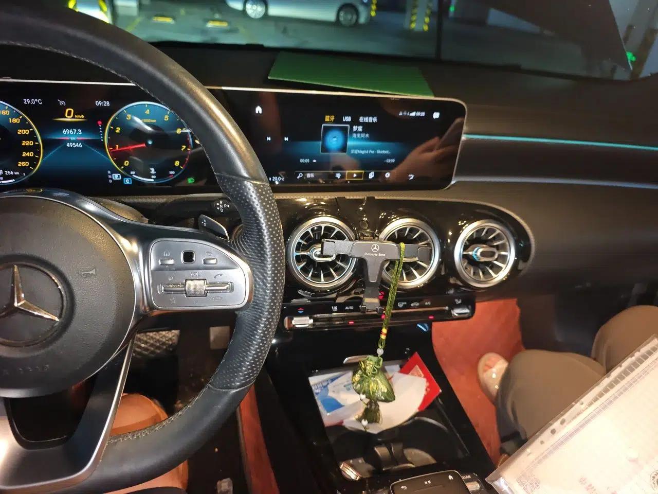 Mercedes-Benz A-Class 2020 Restyled A 200 L Sport Sedan Fashion Version — миниатюра 13