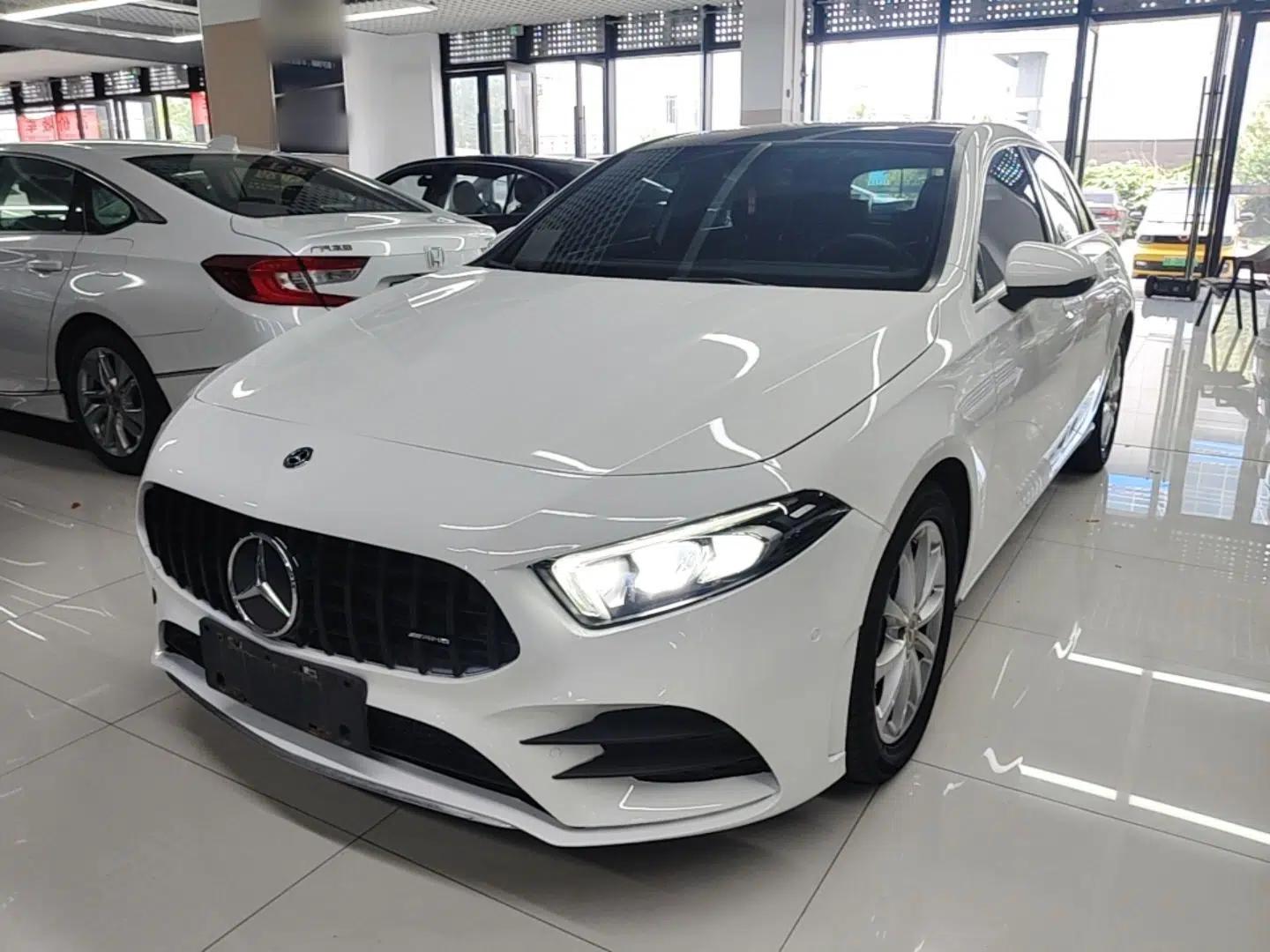 Mercedes-Benz A-Class 2019 A 200 Fashion Model — миниатюра 1
